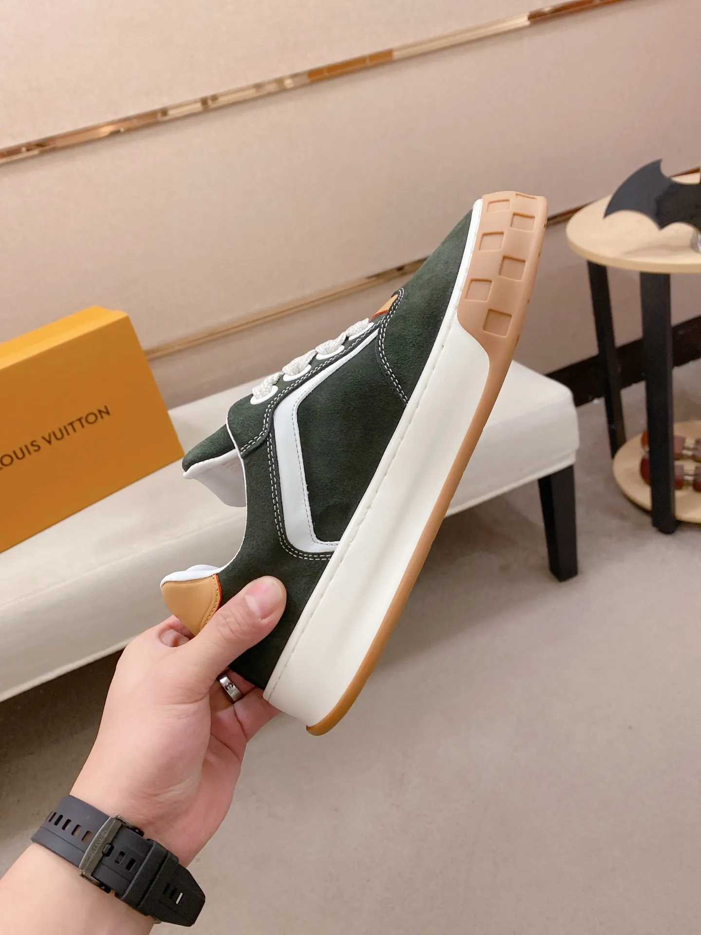Factory price: 480💰 LV 🫏The colorful interpretation of BUTTERSOFT sneakers combines sheepskin, The colorful interpretation of LV BUTTERSOFT sneakers combines sheepskin and calfskin for a super soft feel. Designed by Pharrell Williams, this '60s-inspired shoe features a padded upper that's been crafted by Louis Vuitton craftsmen to further enhance the comfort of the leather. In addition to the LV initials, it features multiple signatures, including natural leather trim and an embossed pattern of Pharrell Williams and lobster on the side, referencing the Fall/Winter 2025 men’s show. A must-have artifact for fashionistas✅ Code number 38-44